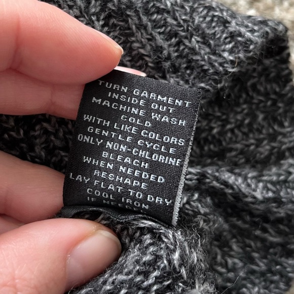 Oh snap! Gingerbread Christmas sweater 🎄 - Picture 6 of 7